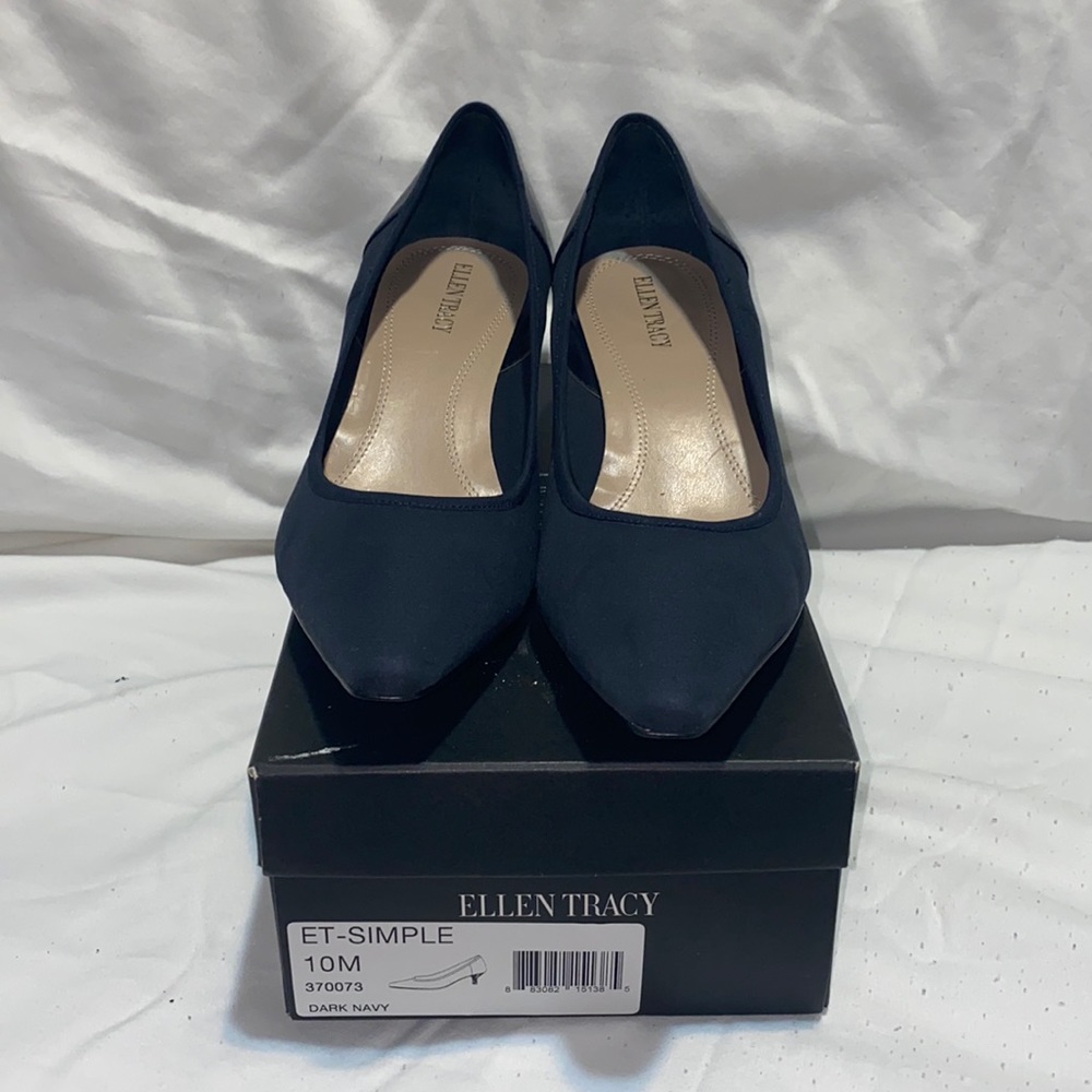 Ellen Tracy women’s pumps size 10 with Kitten heel